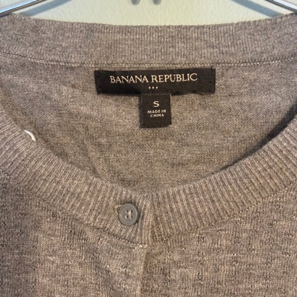 Banana Republic Grey Button Front Crewneck Cardigan Sweater S EUC - Picture 2 of 7